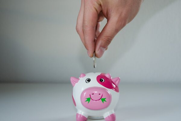 Jak nauczyć się oszczędzać?